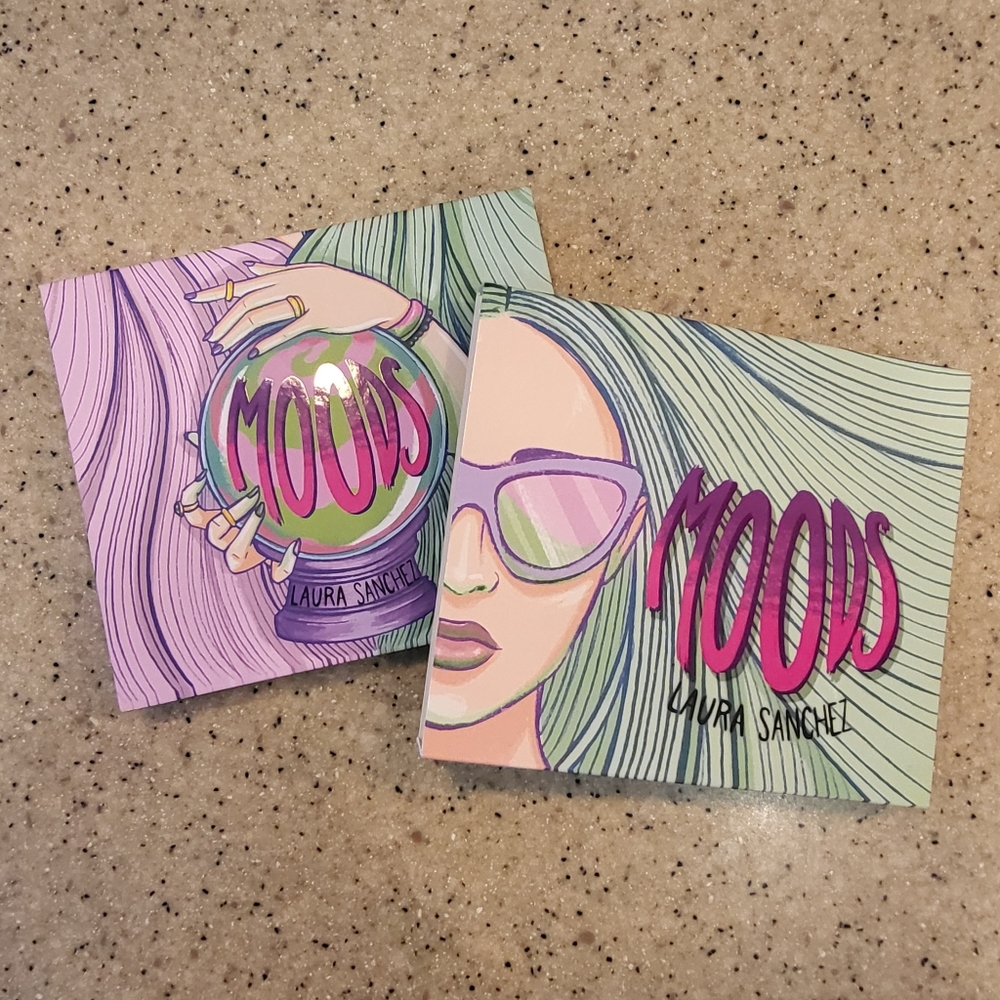 Moods Eyeshadow Makeup Palette with Free Mini